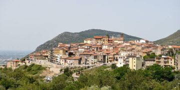 Petardi contro il presepe a Sezze