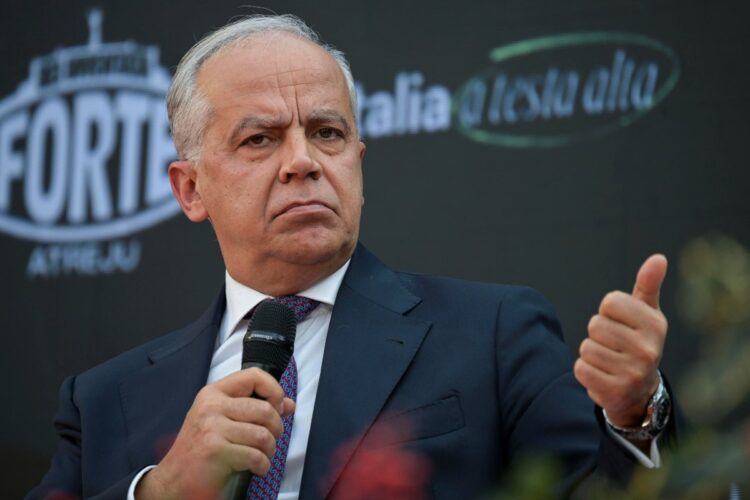 Piantedosi su CasaPound