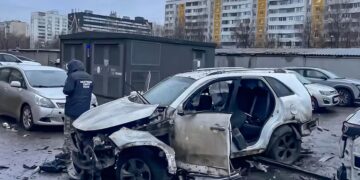 Quel che è rimasto dell'auto di Fanil Sarvarov dopo l'esplosione a Mosca