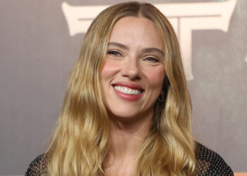 Un primo piano di Scarlett Johansson