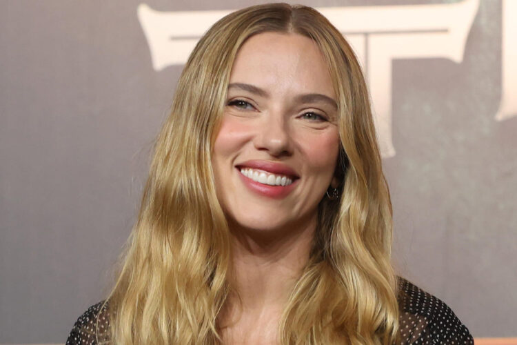 Un primo piano di Scarlett Johansson