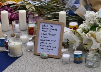 Un tributo alle vittime della strage di Bondi Beach (Sydney)