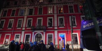 Il centro sociale Askatasuna sgomberato dalla polizia