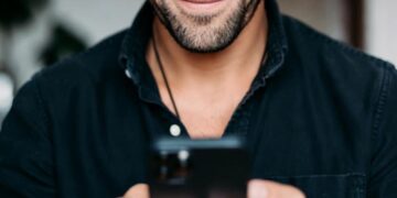 L’illusione della conoscenza: come l’intelligenza artificiale alimenta la sindrome dell’epistemia