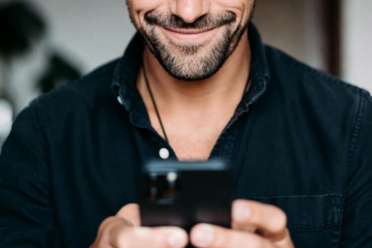 L’illusione della conoscenza: come l’intelligenza artificiale alimenta la sindrome dell’epistemia