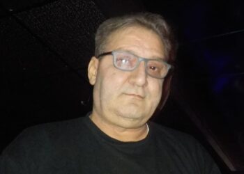 Un primo piano di Claudio Rispoli, in arte DJ Mozart