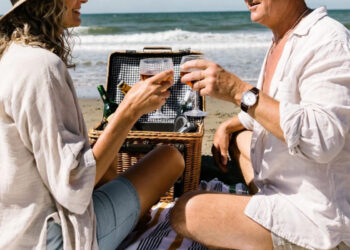 Paradisi fiscali: perché sempre più pensionati italiani scelgono Spagna, Albania e Hammamet