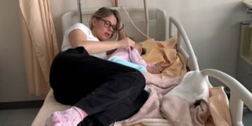 Federica Pellegrini e sua figlia in ospedale