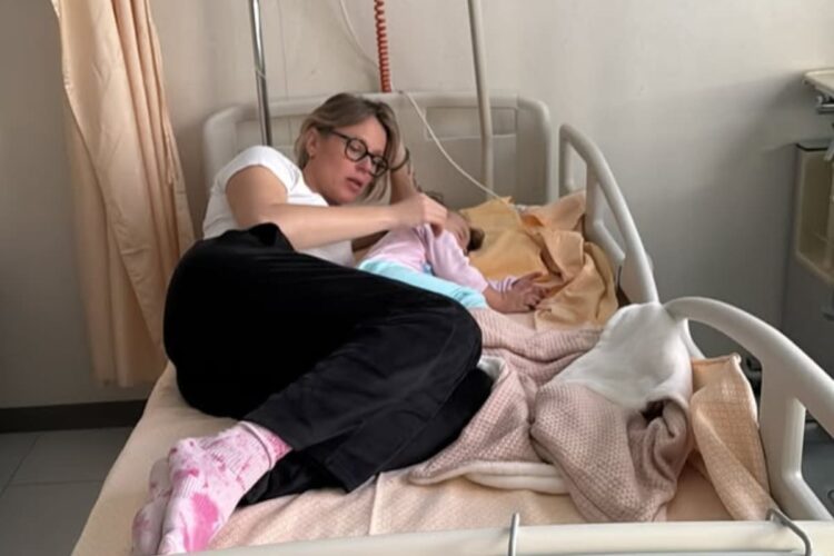 Federica Pellegrini e sua figlia in ospedale