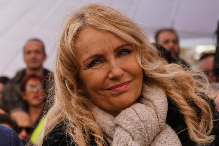 Un primo piano di Licia Colò