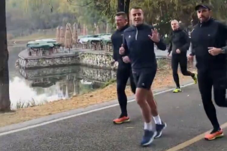 Macron fa jogging a Chengdu