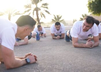 Macron si allena con i militari