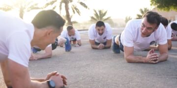 Macron si allena con i militari