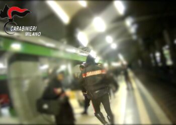 Milano, due minorenni pedinate fuori dalla metropolitana e abusate: arrestato un 19enne