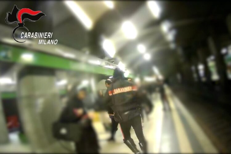 Milano, due minorenni pedinate fuori dalla metropolitana e abusate: arrestato un 19enne