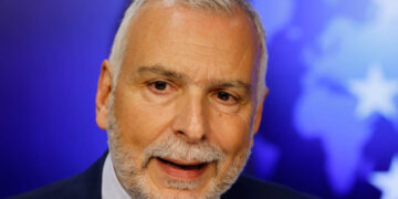 Un primo piano di Stefano Sannino