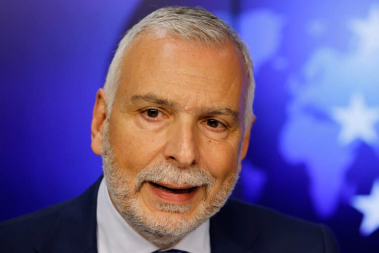 Un primo piano di Stefano Sannino