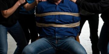 Roma, indagini su torture e sequestro di persona: coinvolti 5 minori