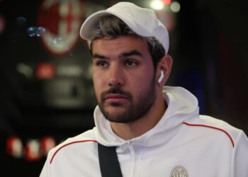 Un primo piano di Theo Hernandez