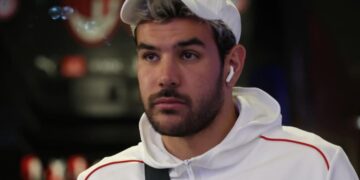 Un primo piano di Theo Hernandez