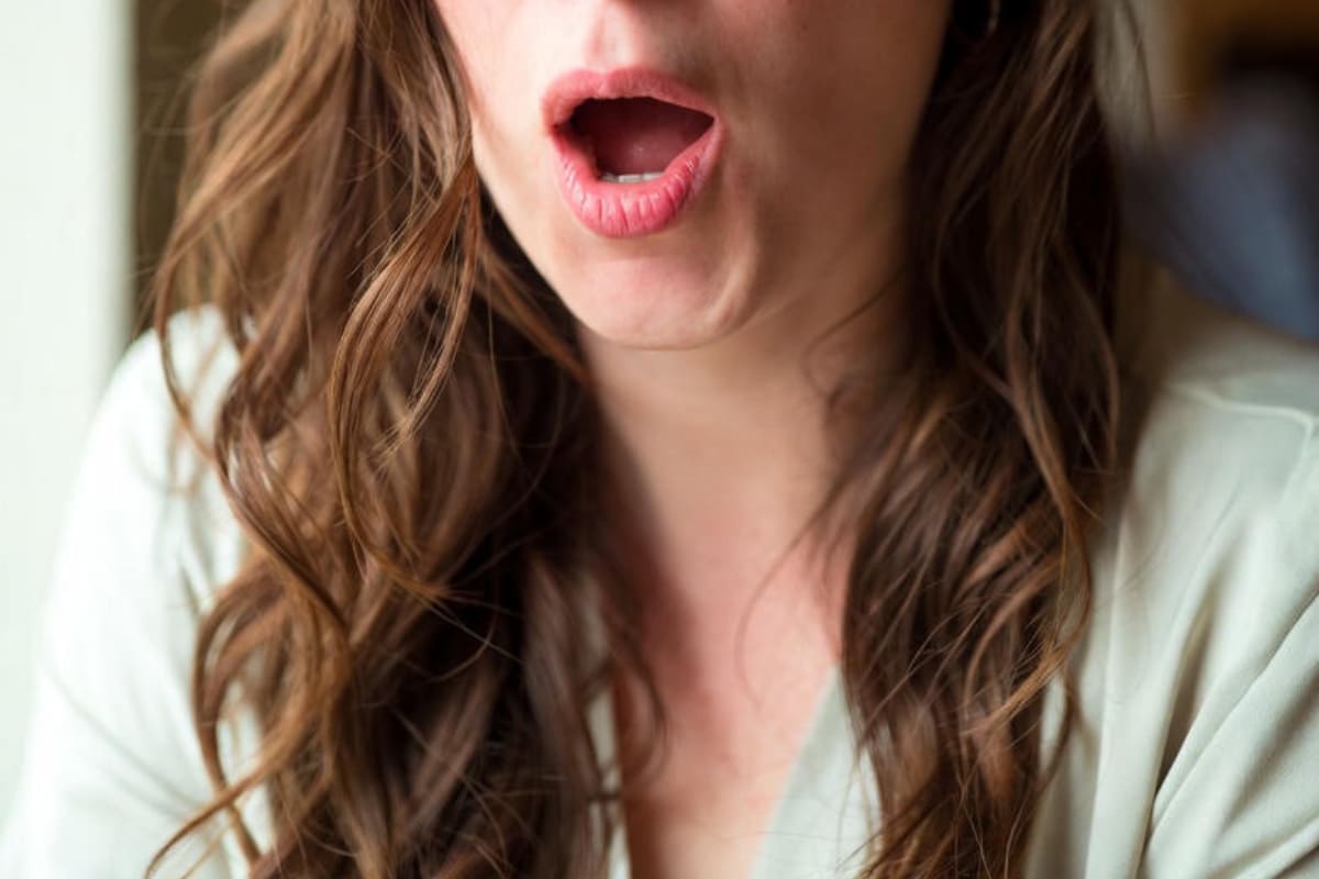 Una donna con la tosse