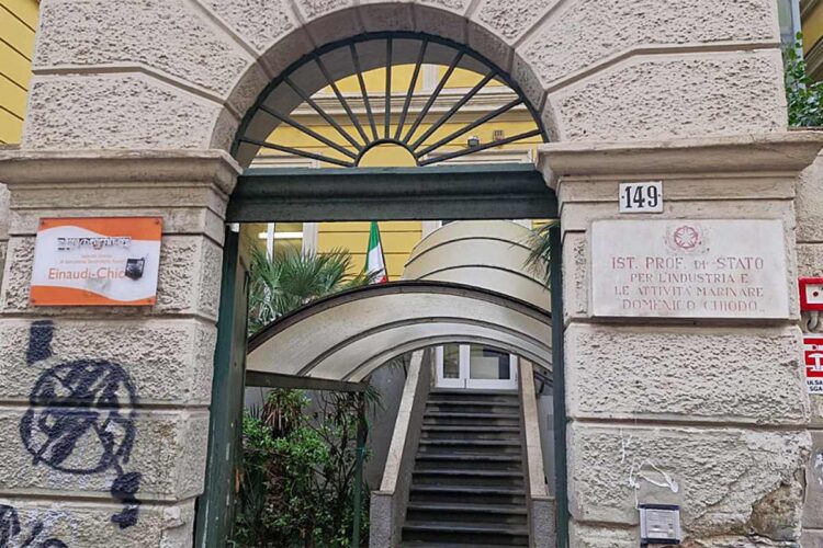 La scuola 'Domenico Chiodo' dove oggi uno studente diciottenne è stato accoltellato