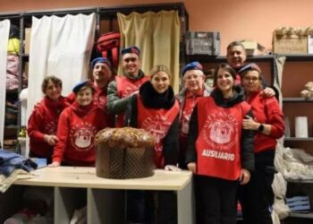 Alessandro Costacurta e Martina Colombari insieme al figlio Achile la notte di Capodanno aiutano i City Angels