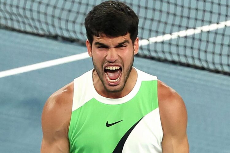 Carlos Alcaraz vola in finale per la prima volta in carriera agli Australian Open dopo una maratona con Alexander Zverev