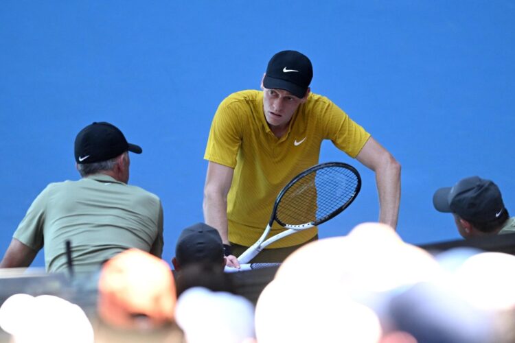 Critiche per Sinner agli Australian Open