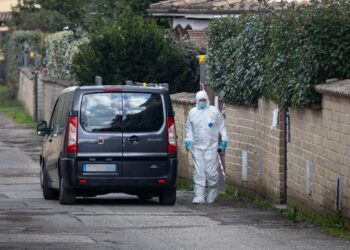 I Carabinieri durante il sopralluogo nell'abitazione di Federica Torzullo