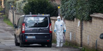 I Carabinieri durante il sopralluogo nell'abitazione di Federica Torzullo