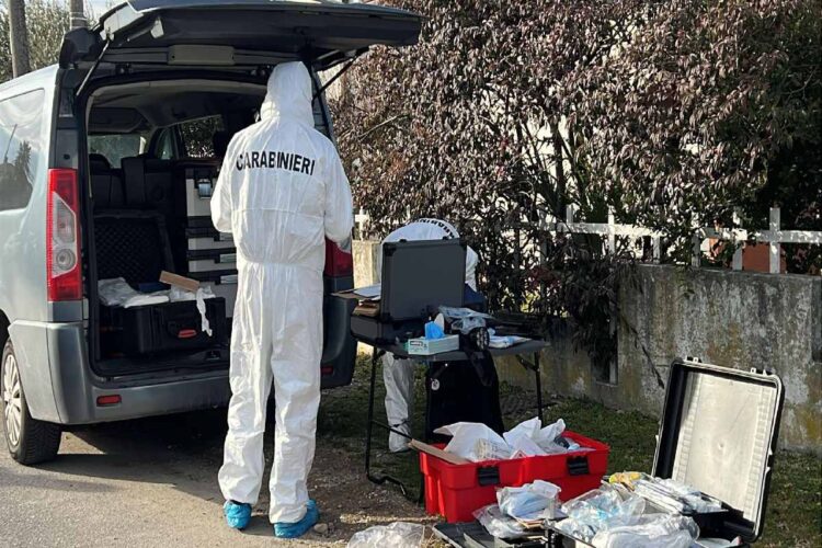 I carabinieri indagano sul femminicidio a Latisana