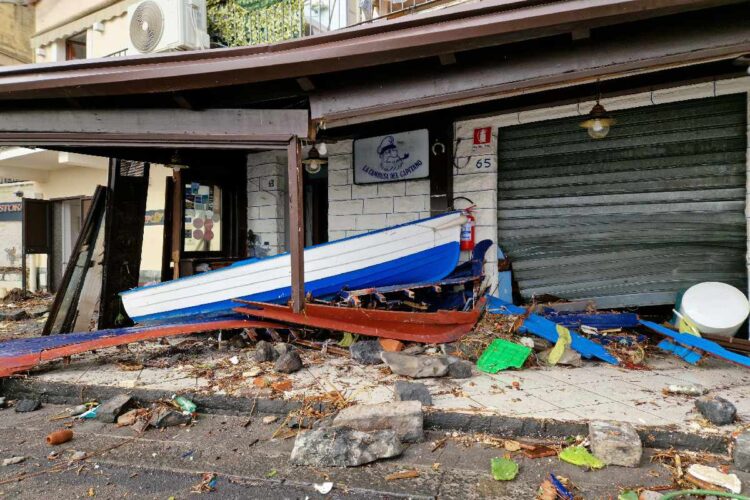 I danni sul lungomare di Aci Trezza (Catania) causati dal maltempo