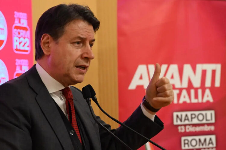 I parlamentari del M5S si tagliano gli stipendi per aiutare le zone colpite dal maltempo