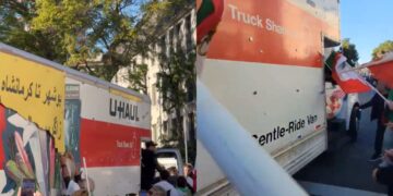 Il camion che ha travolto i manifestanti a Los Angeles