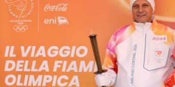 Il professor Giuseppe Santoro in versione tedoforo