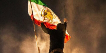 Iran gli USA chiedono ai propri cittadini di lasciare il Paese