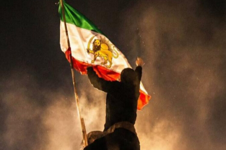 Iran gli USA chiedono ai propri cittadini di lasciare il Paese