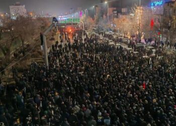 Irruzione dei Pasdaran in casa dei familiari dei manifestanti uccisi in Iran