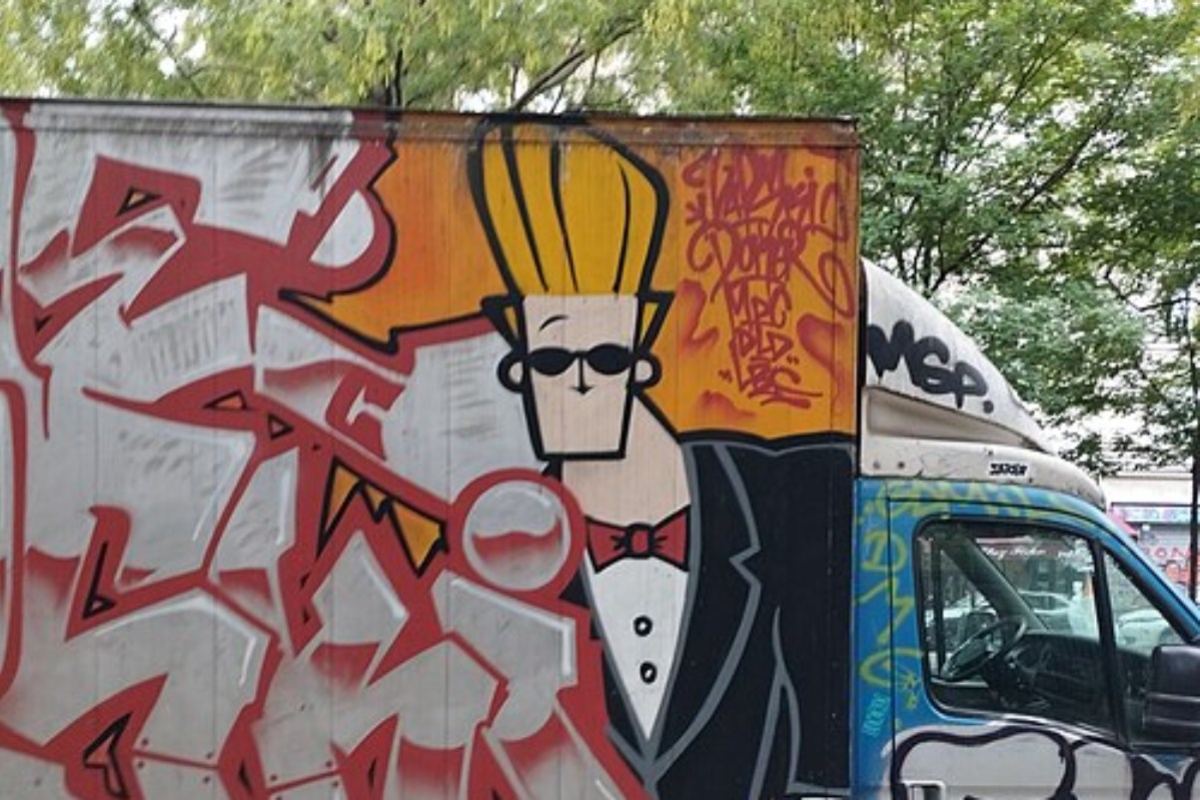 Johnny Bravo e i suoi immancabili occhiali da sole 