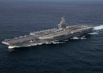 La portaerei USS Abraham Lincoln