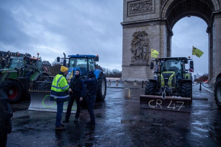 La protesta a Parigi contro il Mercosur
