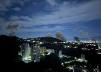 Venezuela, le esplosioni che scuotono il cielo di Caracas
