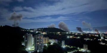 Venezuela, le esplosioni che scuotono il cielo di Caracas