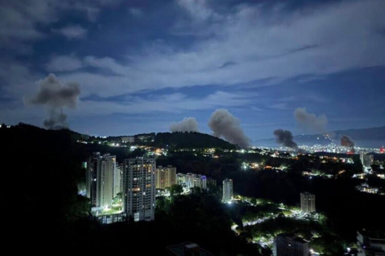 Venezuela, le esplosioni che scuotono il cielo di Caracas