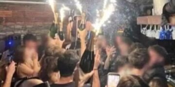 Le immagini dentro al bar Le Constellation di Crans-Montana