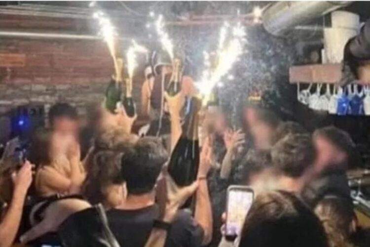 Le immagini dentro al bar Le Constellation di Crans-Montana