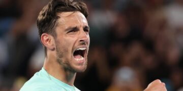 Lorenzo Musetti batte Tomas Machac dopo un'estenuante maratona e vola agli ottavi degli Australian Open