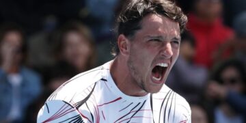 Luciano Darderi vola agli ottavi degli Australian Open dove sarà derby con Sinner