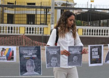 Manifestazione in Perù per richiedere la liberazione di alcune persone prigioniere in Venezuela